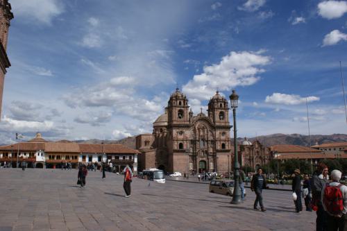 Blick auf den Hauptplatz (Plaza de Armas) von Cusco